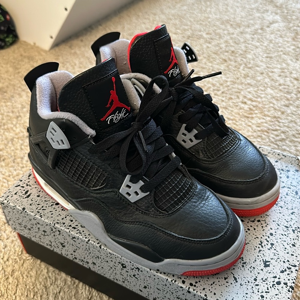 Air Jordan 4 Retro (GS).